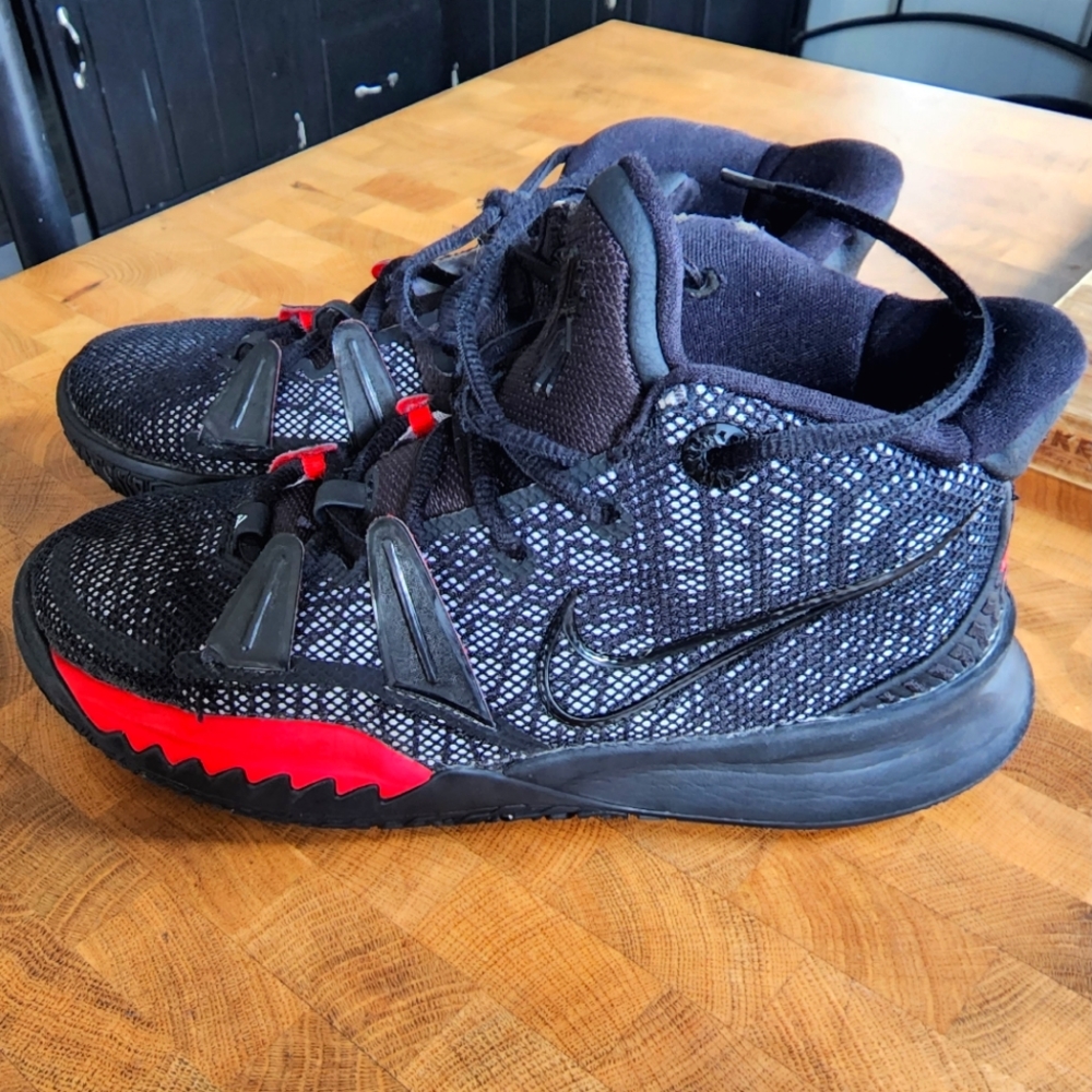 NIKE Kyrie 7  Youth SIZE 5